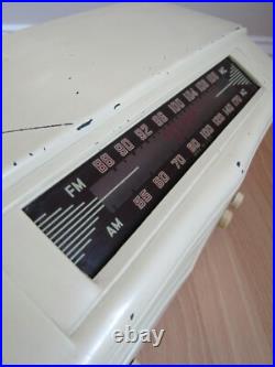 Vintage radio BF GOODRICH tube Model 11-701 AM FM KC bakelite RARE cream 1950