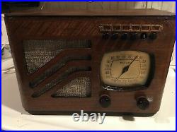 Vintage radio Philco Model 39-7 wood tube Canadian used