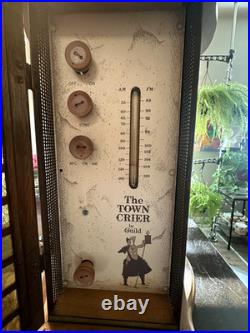 Vintage radio-The Town Crier by Guild 1950's 7 Tube AFC- AM-FM 110AC- Works