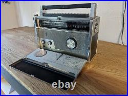 Vintage radio Zenith Transoceanic wavemagnet royal 1000. Working