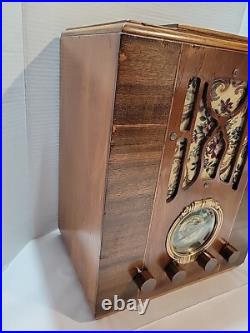 Vintage-silvertone-broadcast-tombstone-tube Radio-tested