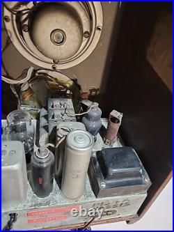 Vintage-silvertone-broadcast-tombstone-tube Radio-tested