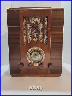 Vintage-silvertone-broadcast-tombstone-tube Radio-tested