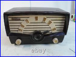 Vintage traveler radio model 66-38 plastic table top Works