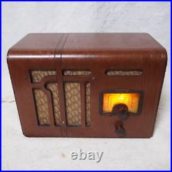 Vintage vacuum tube radio. Restored and serviced, fully working! Width13.5