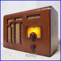 Vintage vacuum tube radio. Restored and serviced, fully working! Width13.5
