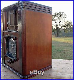 Vintage zenith tombstone tube radio 6 volt wooden knobs lighting