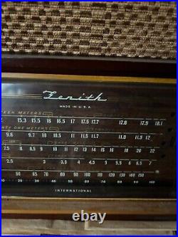 Vintage zenith tube radio