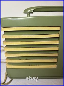Vtg 1930s Emerson Bullseye Tube Radio Green Works! Art Deco MCM 8CW-334-2
