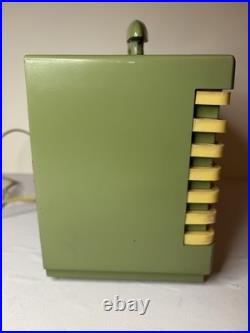 Vtg 1930s Emerson Bullseye Tube Radio Green Works! Art Deco MCM 8CW-334-2