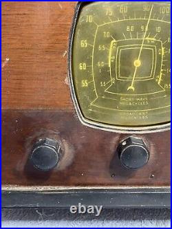 Vtg 1930s INTERNATIONAL KADETTE 77 wood Tombstone TUBE RADIO Jensen R Speaker