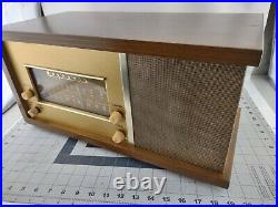Vtg 1950's Magnavox FM-16 Tube Radio, Classic MCM Style, Clean TESTED