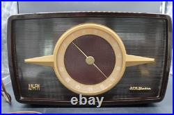 Vtg 1951 RCA Victor 1-R-81 AM FM Tube Radio Livingston Bakelite Works Tunes