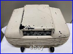 Vtg Bakelite MAJESTIC Radio & Television Corp ZEPHYR Table Top Tube Radio 5A410
