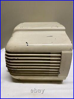 Vtg Bakelite MAJESTIC Radio & Television Corp ZEPHYR Table Top Tube Radio 5A410