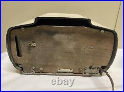 Vtg Bakelite MAJESTIC Radio & Television Corp ZEPHYR Table Top Tube Radio 5A410
