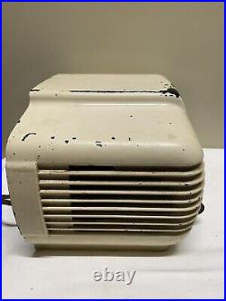 Vtg Bakelite MAJESTIC Radio & Television Corp ZEPHYR Table Top Tube Radio 5A410