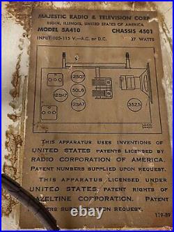 Vtg Bakelite MAJESTIC Radio & Television Corp ZEPHYR Table Top Tube Radio 5A410