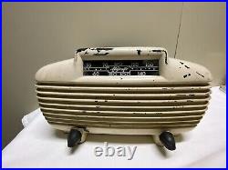 Vtg Bakelite MAJESTIC Radio & Television Corp ZEPHYR Table Top Tube Radio 5A410
