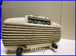 Vtg Bakelite MAJESTIC Radio & Television Corp ZEPHYR Table Top Tube Radio 5A410