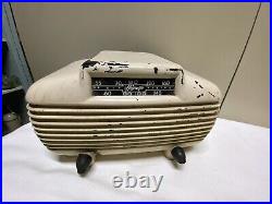Vtg Bakelite MAJESTIC Radio & Television Corp ZEPHYR Table Top Tube Radio 5A410