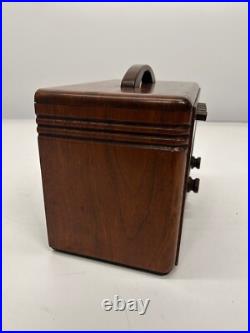 Vtg c1939 Detrola CM 3051 Wooden Art Deco AM Shortwave Tube Radio Powers On AsIs Vtg c1939 Detrola CM 3051 Wooden Art Deco AM Shortwave Tube Radio Powers On AsIs
