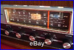 WORKING Vintage Magnavox Model-OFM026 Stereo FM / AM Tube Radio with Solid Walnut