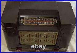 Westinghouse Vintage AM/FM Radio Model H-204 Brown Bakelite