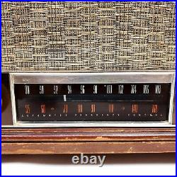 Working Vintage Zenith AM/FM Long Distance Tube Radio Model K731 Wooden Tabletop