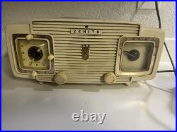 Zenith L520W Clock Radio 1954 Bakelite tube clock radio Vintage Retro Outlet