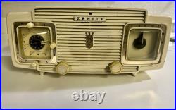 Zenith L520W Clock Radio 1954 Bakelite tube clock radio Vintage Retro Outlet