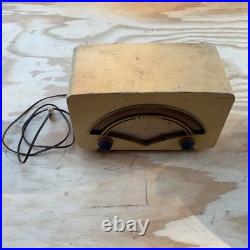 Zenith Long Distance Tube Radio. Model 8H034. Vintage Wood Cabinet
