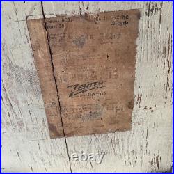Zenith Long Distance Tube Radio. Model 8H034. Vintage Wood Cabinet