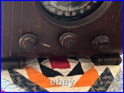 Zenith Tombstone Tube radio model 5S-228 Vintage