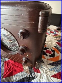 Zenith Tombstone Tube radio model 5S-228 Vintage Zenith Tombstone Tube radio model 5S-228 Vintage