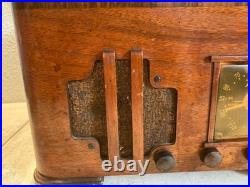 Zenith Tube Radio Phonograph Vintage Wood 5-R-686 1942