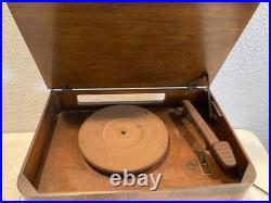 Zenith Tube Radio Phonograph Vintage Wood 5-R-686 1942