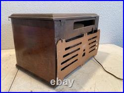 Zenith Tube Radio Phonograph Vintage Wood 5-R-686 1942